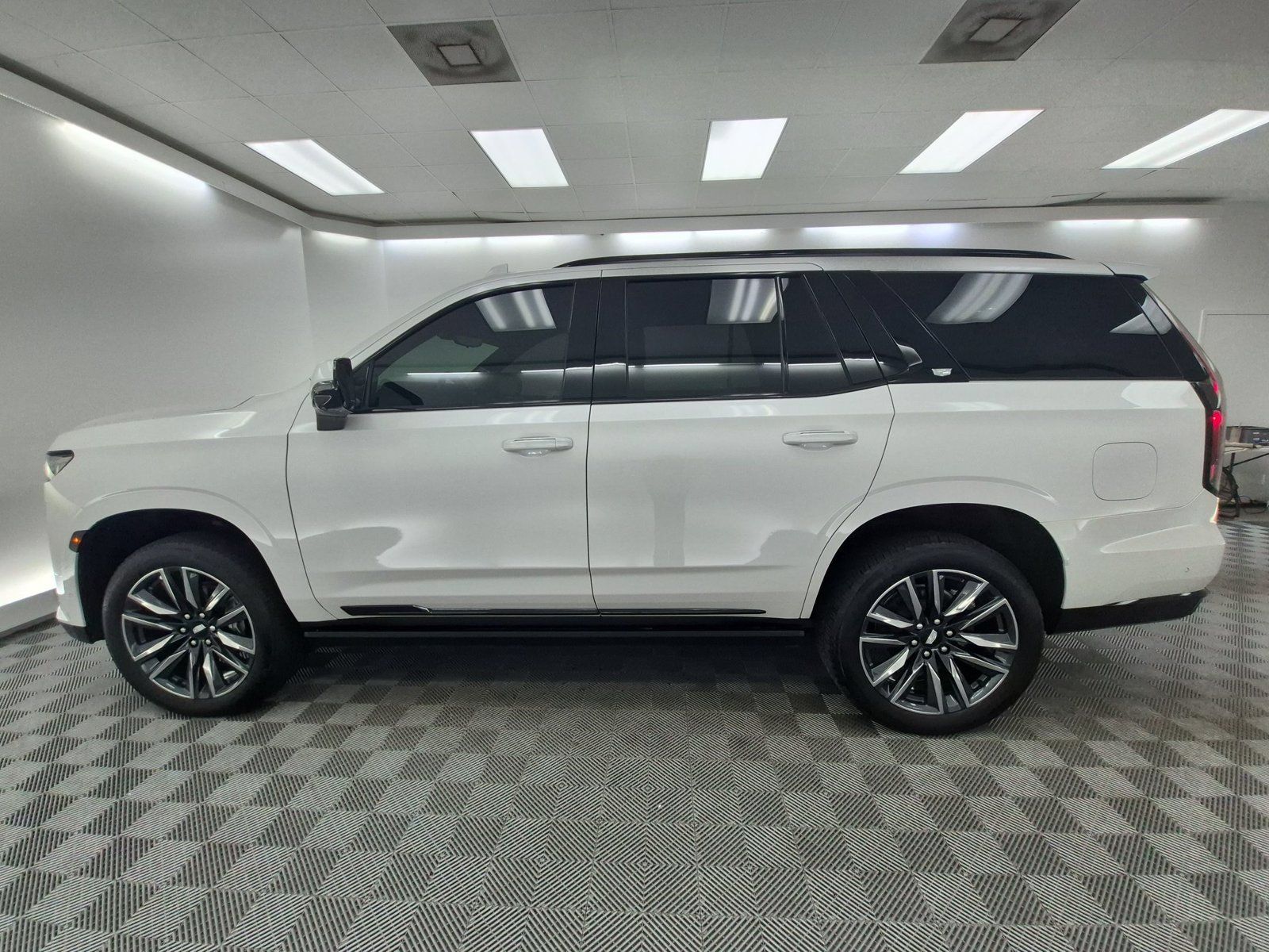 Used 2024 Cadillac Escalade Sport Platinum AWD/4WD image 2