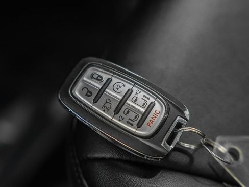 Used 2024 Chrysler Pacifica Touring-L FWD image 49