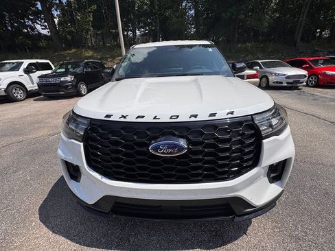 Used 2025 Ford Explorer ST-Line AWD/4WD image 7