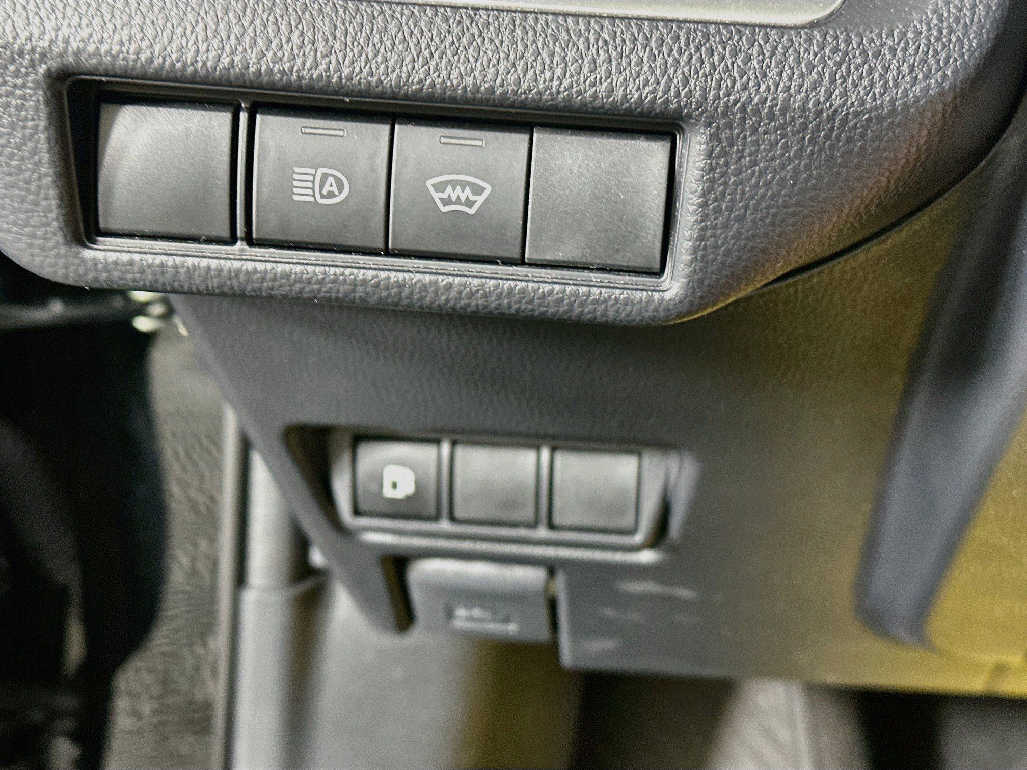 Used 2026 Toyota Prius LE FWD image 17