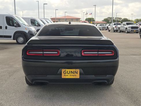 Used 2015 Dodge Challenger SRT Hellcat RWD image 4