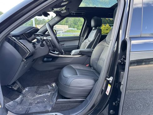 New 2025 Land Rover Range Rover Sport Dynamic SE image 9