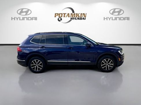 Used 2021 Volkswagen Tiguan SE w/ Panoramic Sunroof Package FWD image 4