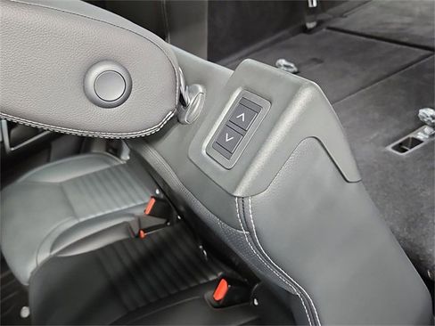 Used 2023 Land Rover Discovery S R-Dynamic image 56