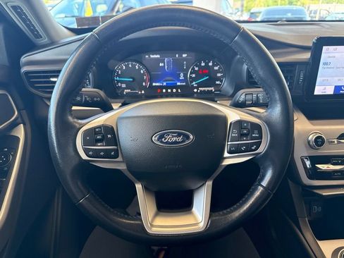 Used 2023 Ford Explorer XLT AWD/4WD image 17