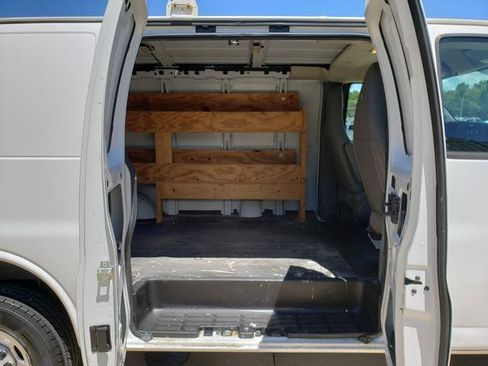 Used 2017 Chevrolet Express 2500 RWD image 12