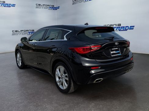 Used 2018 INFINITI QX30 Luxury w/ Cargo Package image 7