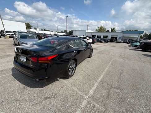 Used 2024 Nissan Altima 2.5 SV w/ SV Premium Package AWD/4WD image 3