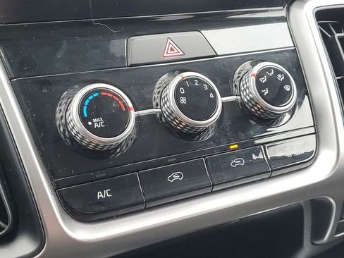 Used 2023 Kia Sorento LX image 14