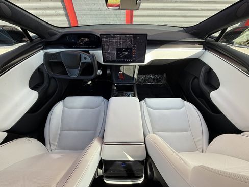 Used 2022 Tesla Model S Plaid image 13