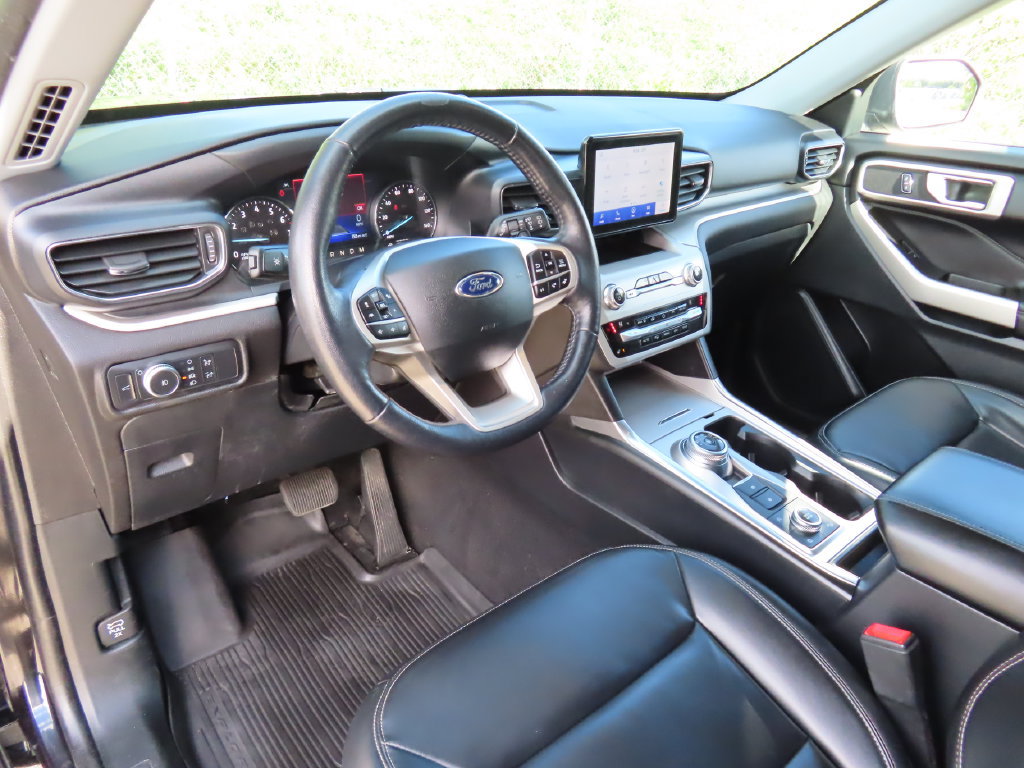 Used 2021 Ford Explorer XLT AWD/4WD image 25