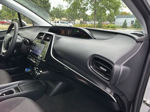 Used 2022 Toyota Prius LE FWD image 25