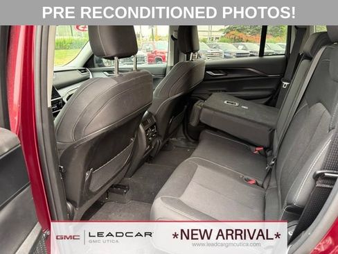Used 2023 Jeep Grand Cherokee Laredo AWD/4WD image 17