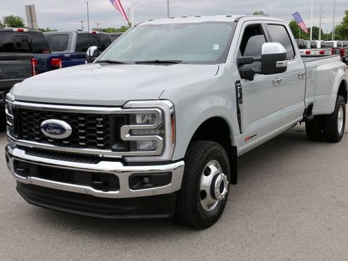 New 2026 Ford F350 Lariat w/ Lariat Premium Package AWD/4WD image 3