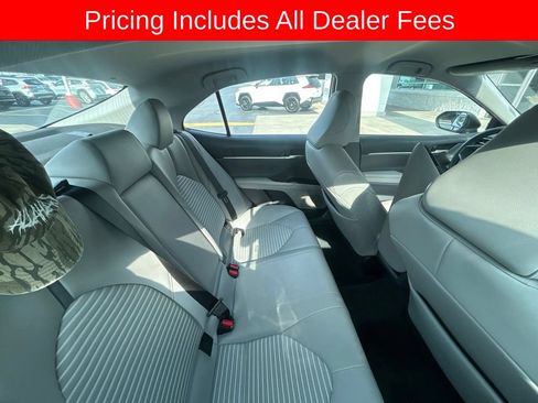 Used 2022 Toyota Camry SE FWD image 4
