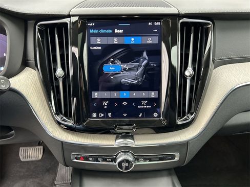 Certified 2022 Volvo XC60 B5 Inscription w/ Climate Package image 21