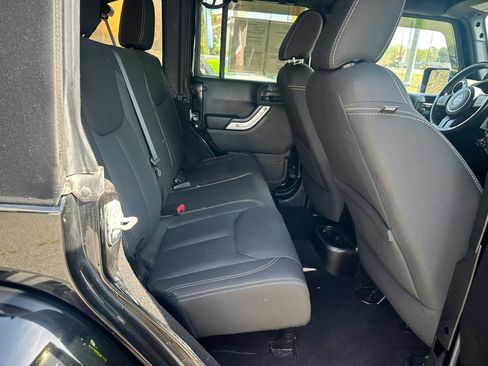 Used 2014 Jeep Wrangler Unlimited Sahara w/ Connectivity Group image 21