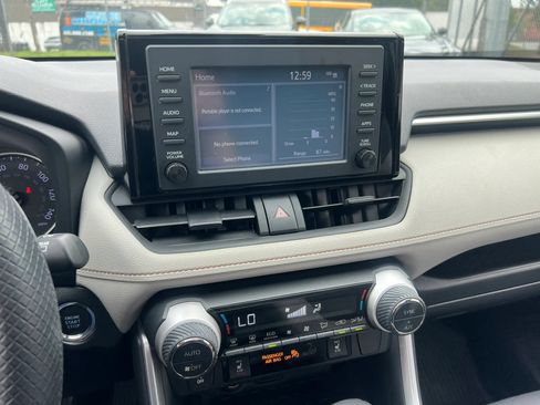 Used 2019 Toyota RAV4 XLE AWD/4WD image 22