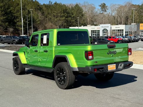 Used 2025 Jeep Gladiator Sport image 3