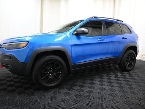 Used 2019 Jeep Cherokee Trailhawk w/ Comfort/Convenience Group AWD/4WD image 5