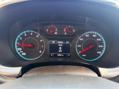 Used 2021 Chevrolet Traverse LS FWD image 23