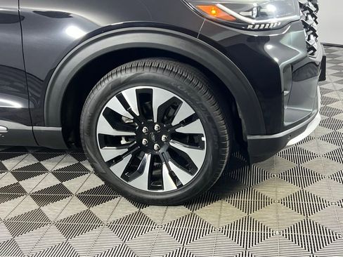 Used 2025 Ford Explorer Platinum w/ LUX Leather Package image 13