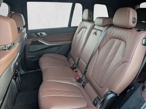 Used 2025 BMW X7 M60i image 19