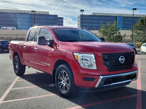 Used 2020 Nissan Titan SV w/ SV Convenience Package image 6