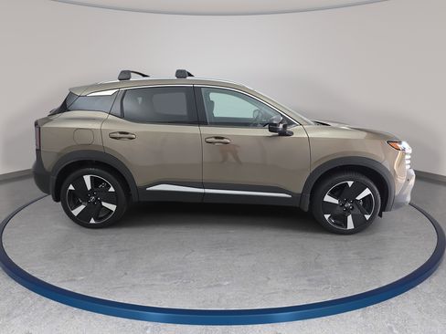 New 2026 Nissan Kicks SR w/ Cold Weather Package image 4