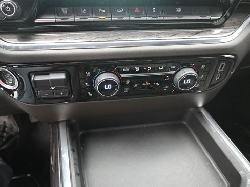 Used 2025 Chevrolet Silverado 3500 LTZ w/ LTZ Convenience Package image 9