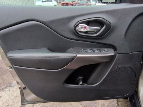 Used 2021 Jeep Cherokee Latitude Lux w/ Comfort/Convenience Group image 23