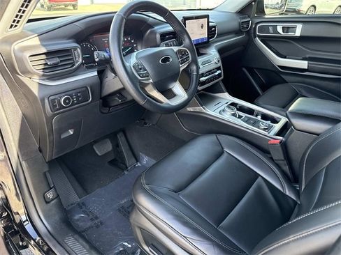 Used 2023 Ford Explorer XLT w/ Equipment Group 202A image 12