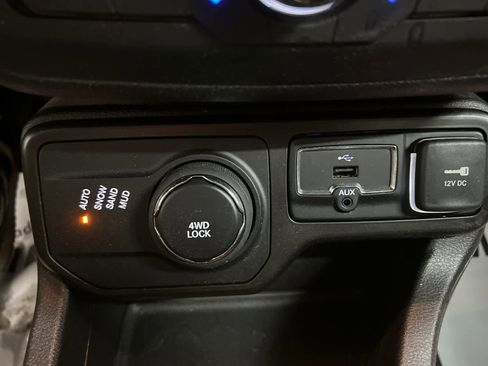 Used 2021 Jeep Renegade Latitude image 22