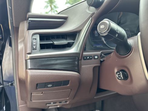 Used 2019 Lexus ES 350 w/ Accessory Package 2 FWD image 26