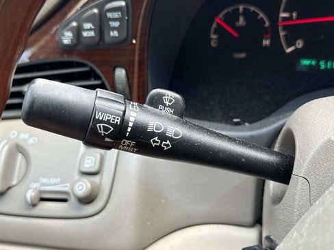 Used 2005 Cadillac De Ville DHS w/ Equipment Group FWD image 16