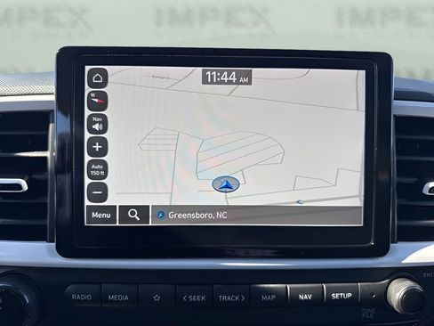 Used 2025 Hyundai Venue Limited image 18