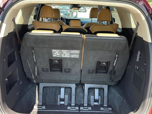 Used 2024 Kia Carnival LX FWD image 18
