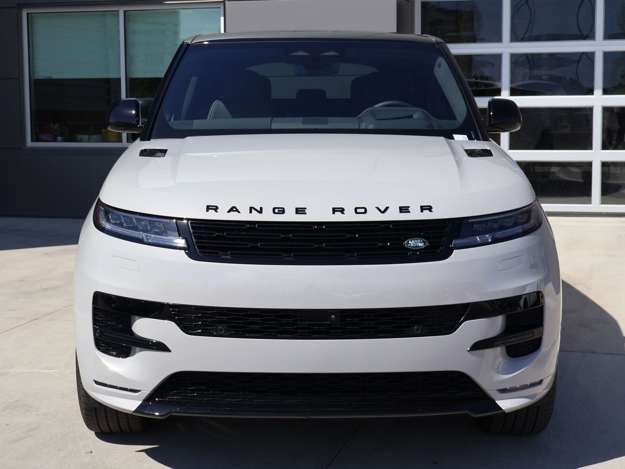 New 2026 Land Rover Range Rover Sport Dynamic SE AWD/4WD image 2