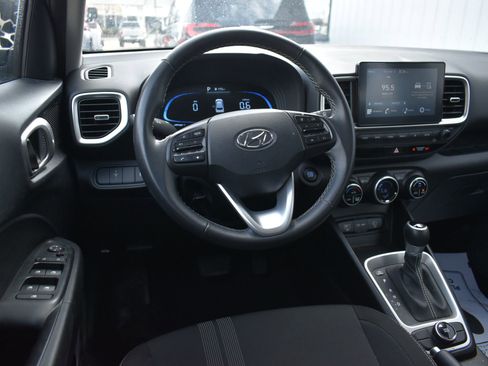 Used 2025 Hyundai Venue SEL FWD image 16