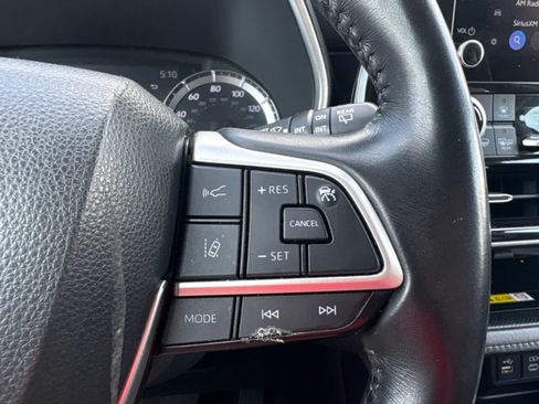 Used 2023 Toyota Highlander XLE FWD image 9