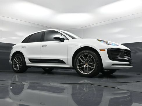 Used 2025 Porsche Macan AWD/4WD image 28