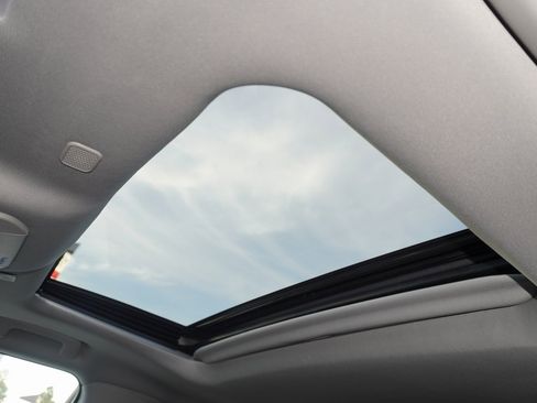 Certified 2025 Toyota Highlander XLE image 24