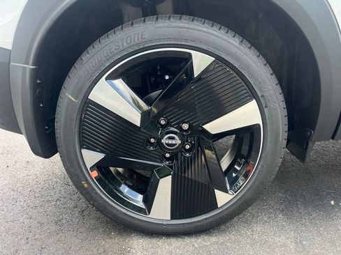 New 2025 Nissan Kicks SR w/ SR Premium Package image 12