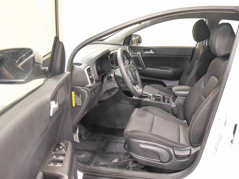 Used 2021 Kia Sportage LX image 2