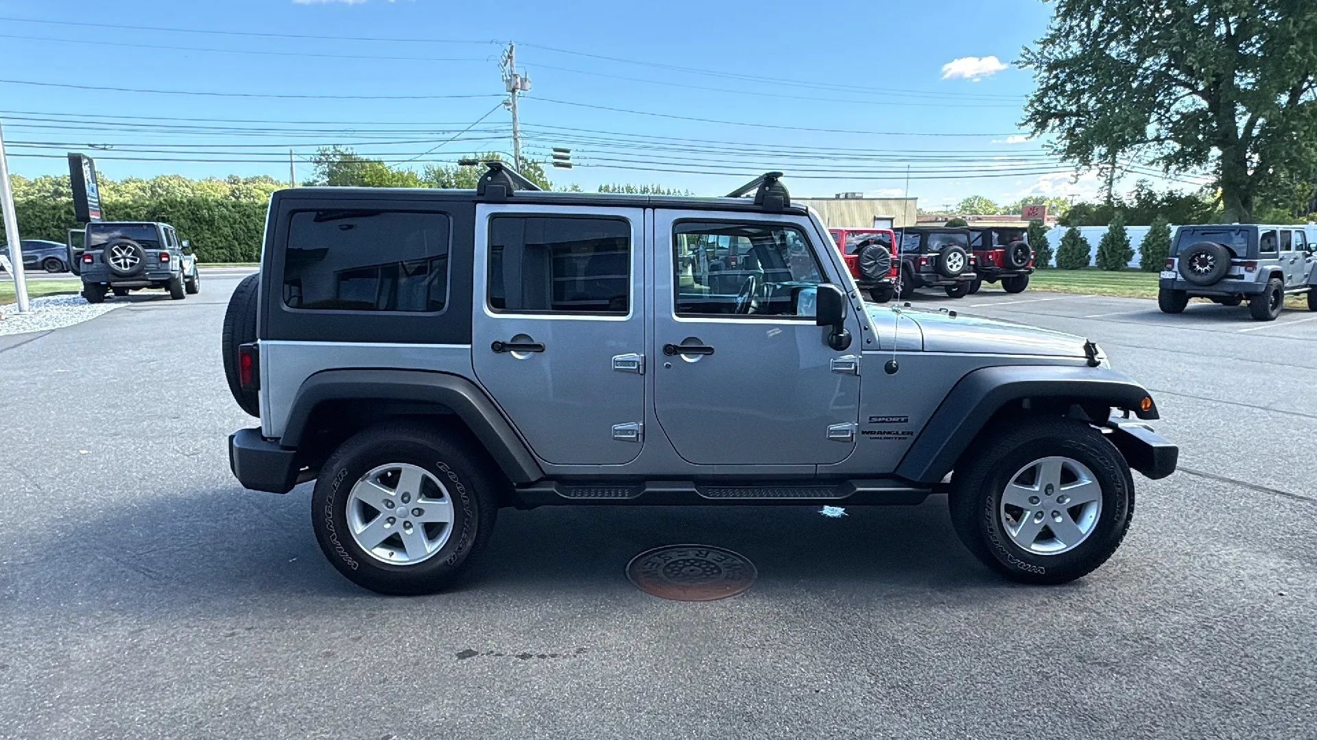 Used 2017 Jeep Wrangler Unlimited Sport w/ Quick Order Package 24S AWD/4WD image 9