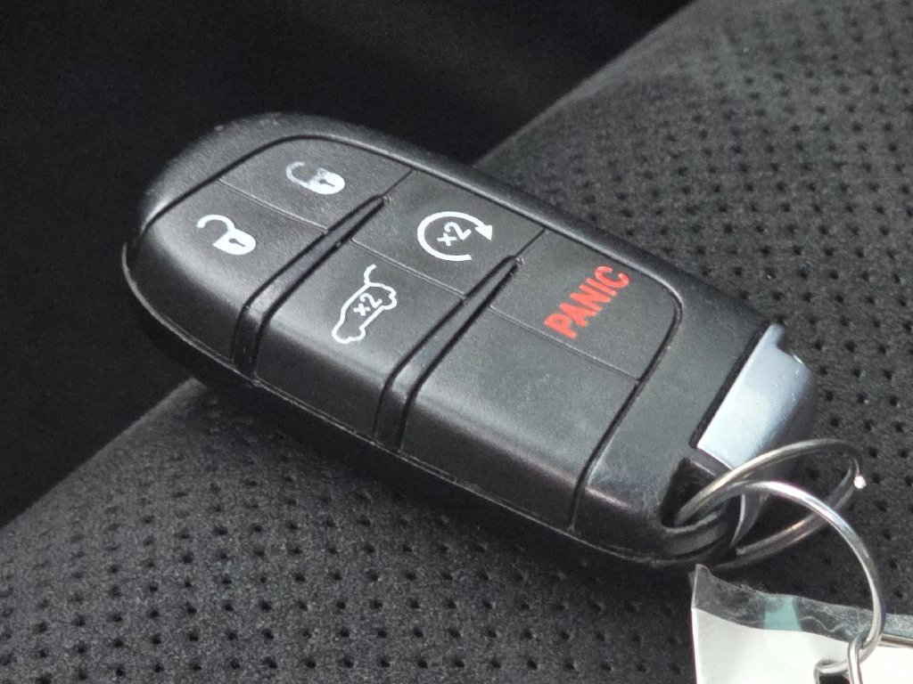 Used 2018 Jeep Grand Cherokee Altitude AWD/4WD image 36
