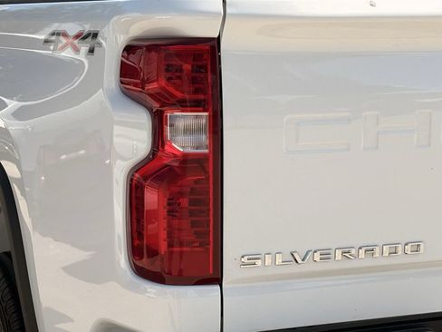 Used 2025 Chevrolet Silverado 2500 LT w/ Convenience Package AWD/4WD image 7