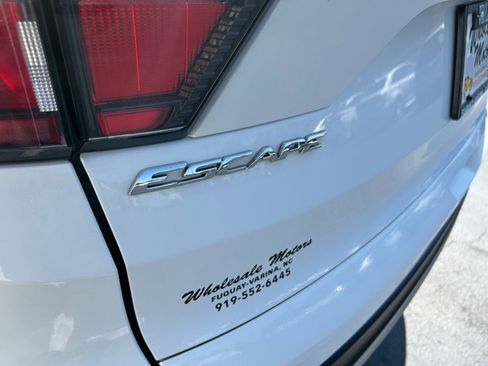 Used 2018 Ford Escape SE image 21