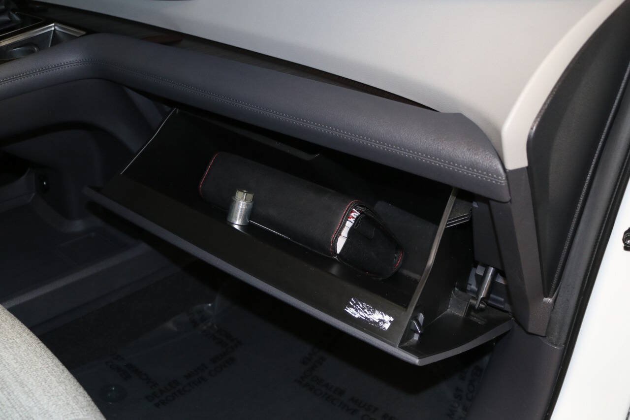 Used 2023 Toyota Sienna LE AWD/4WD image 61