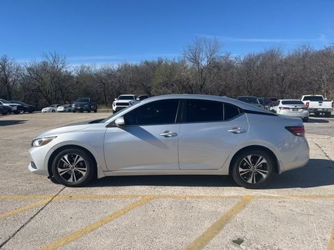 Used 2022 Nissan Sentra SV image 3